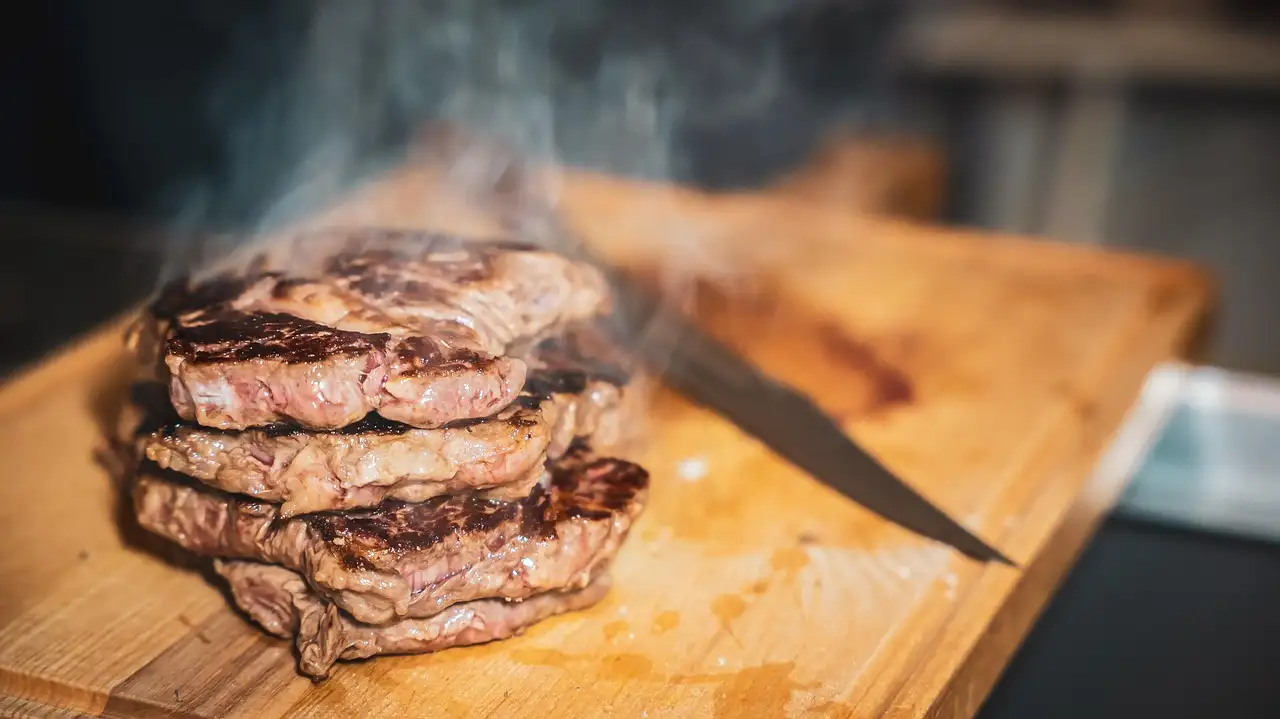 Barbecuing filet mignon