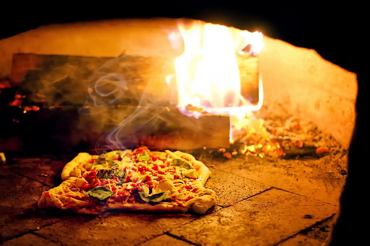 Barbecuing pizza